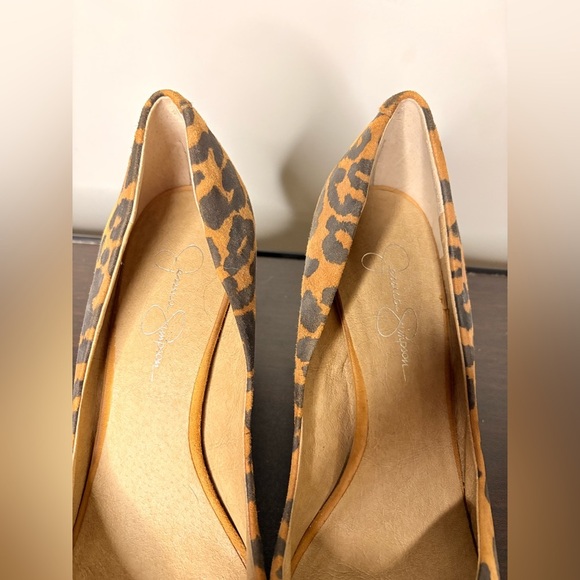 Jessica Simpson Brown and Gold Heels with Elegant Design - Picture 6 of 7